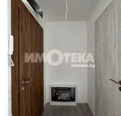 Снимка 4 — Четиристаен апартамент в Младост 4 с югоизточна тераса