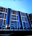 Просторен 3-стаен апартамент в Сердика с паркомясто