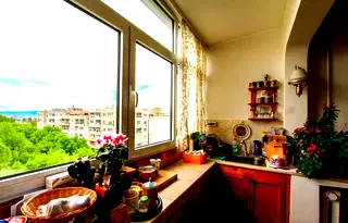 Тристаен апартамент с две тераси в Света Троица, София