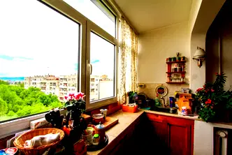 Тристаен апартамент с две тераси в Света Троица, София