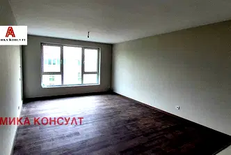 Тристаен апартамент с тераса в Света Троица, София