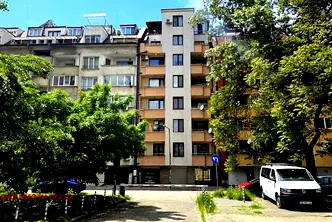Тристаен апартамент с две тераси в Зона Б-18, София