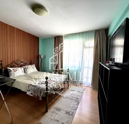 Снимка 3 — Тристаен апартамент с морска панорама в Бриз, Варна