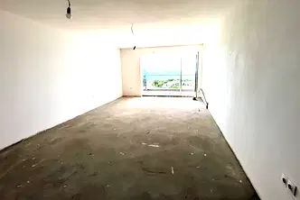 Тристаен апартамент с морска панорама в Бриз, Варна