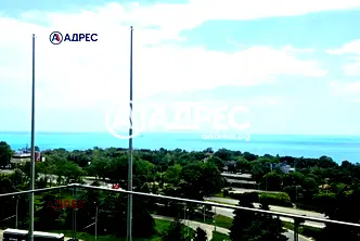 Тристаен апартамент с панорамна гледка в Бриз, Варна