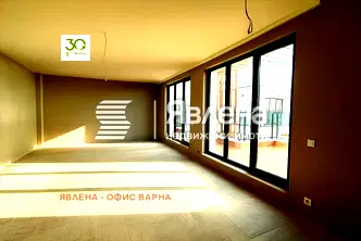 Тристаен апартамент с панорамна тераса в Бриз, Варна