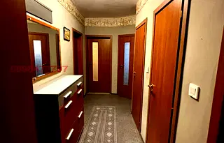 Тристаен апартамент с две тераси в Център, Варна