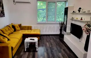 Тристаен апартамент с тераса в центъра на Варна