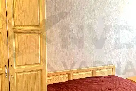 Двустаен апартамент на партер в ЖП Гара, Варна с тераса