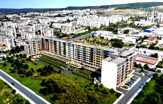 Тристаен апартамент с тераса в Кайсиева градина, Варна