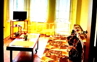 Двустаен апартамент с две тераси в Колхозен пазар, Варна