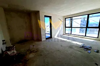 Двустаен апартамент с балкон в Колхозен пазар, Варна