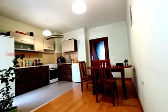 Двустаен апартамент с паркомясто в Колхозен пазар, Варна