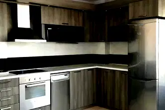 Тристаен апартамент в Колхозен пазар, Варна с асансьор