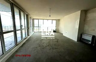 Четиристаен апартамент с голяма тераса в Левски, Варна