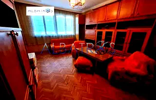Многостаен апартамент с 3 стаи в Левски, Варна с двор