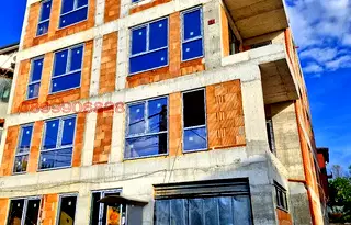 Тристаен апартамент с големи тераси в Левски 2, Варна