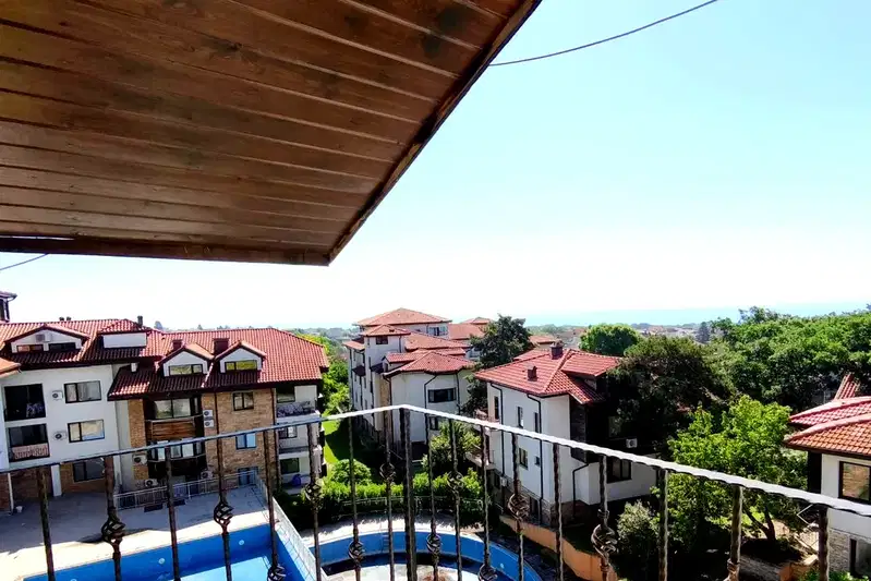 Тристаен апартамент с тераса в м-т Долна Трака, Варна