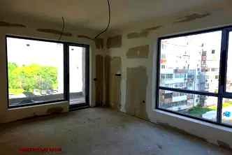 Двустаен апартамент с гледка към басейна в Младост 2, Варна