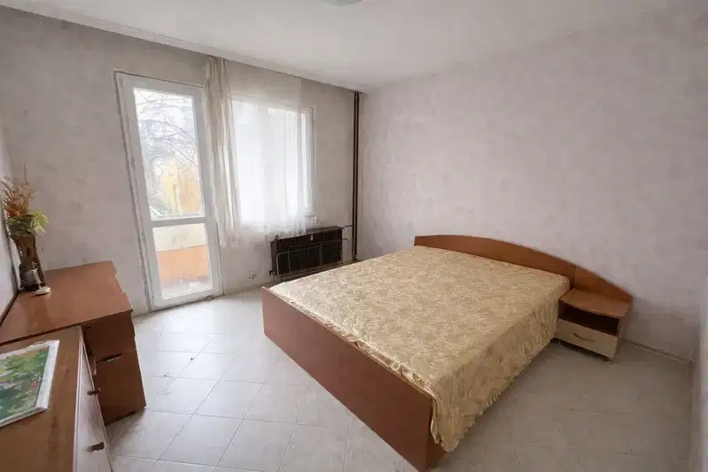 Тристаен апартамент с две тераси в Младост 2, Варна