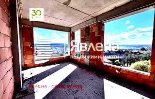 Тристаен апартамент с тераса и морска панорама в Погреби, Варна
