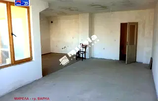 Тристаен апартамент с две тераси в Погреби, Варна