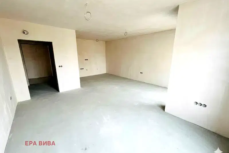 Двустаен апартамент с двор във Варна, Виница