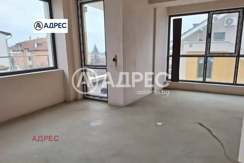 Тристаен апартамент с паркомясто в кв. Виница, Варна