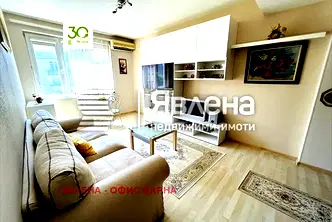 Просторен 3-стаен апартамент в Червен площад, Варна с тераса
