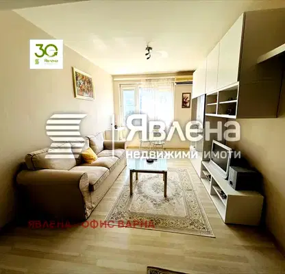 Снимка 4 — Просторен 3-стаен апартамент в Червен площад, Варна с тераса