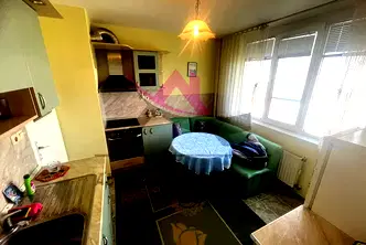 Просторен 4-стаен апартамент във Възраждане 1, Варна