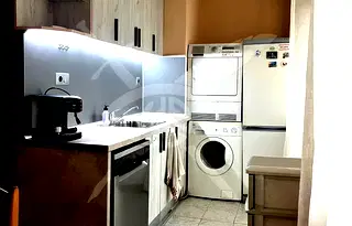 Тристаен апартамент в Зимно кино Тракия, Варна с тераса