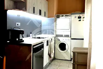 Тристаен апартамент в Зимно кино Тракия, Варна с тераса