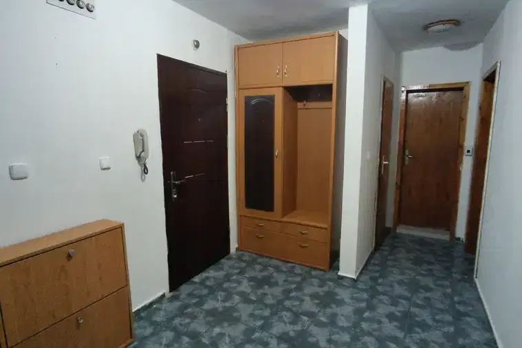 Тристаен апартамент във Враца, Център