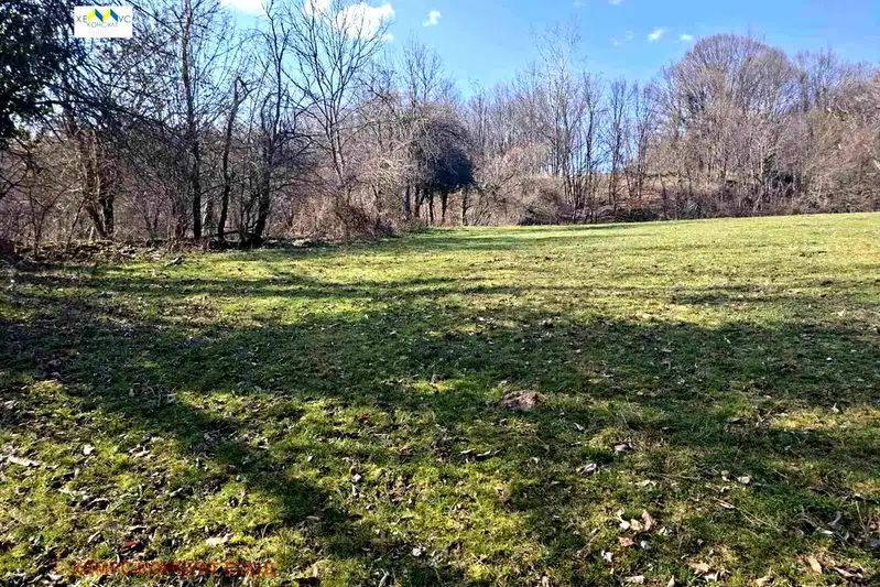Plot in Oblast Lovech, Aprilci