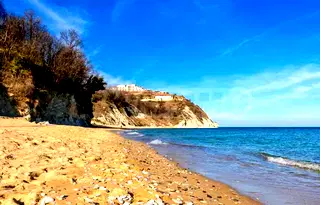 Парцел във Варна, Бяла