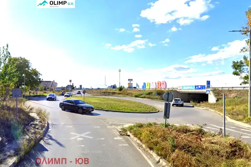 Парцел в София, Враждебна