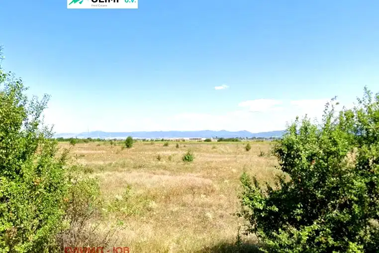 Парцел в София, Враждебна