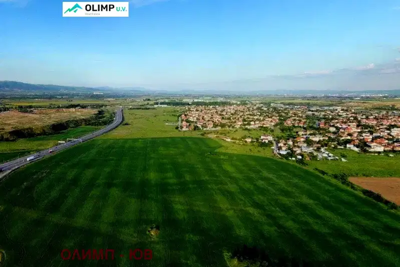 Парцел в София, Враждебна
