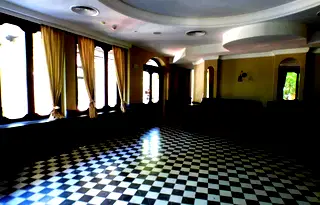 Промишлена сграда в Перник, Изток
