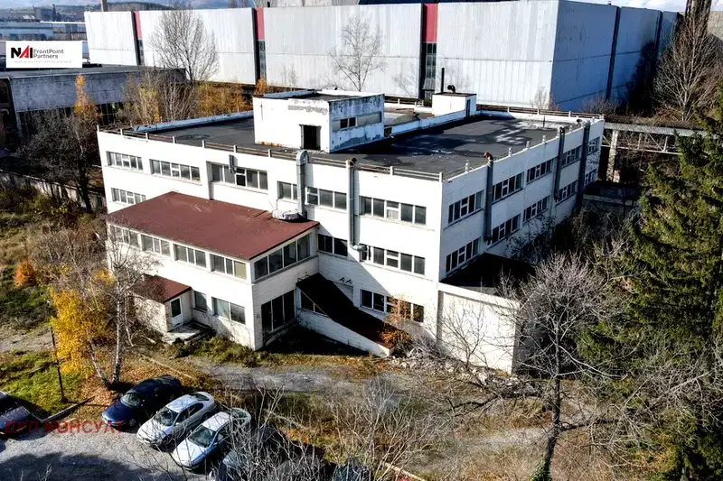 Industrial Building in Pernik, Iztok