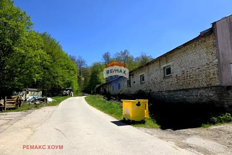 Промишлена сграда в Габрово, с. Жълтеш