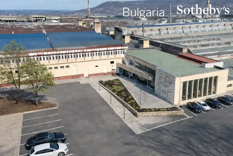 Industrial Building in Vraca, Metalurg