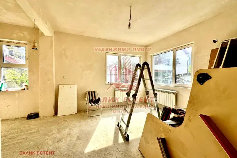 Floor of House in Dobrich, Hristo Botev