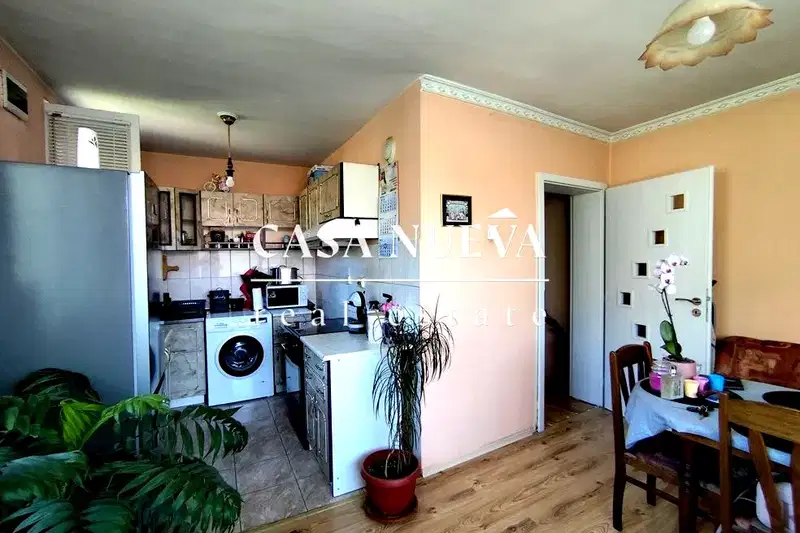 Floor of House in Pernik, Draganovec