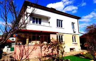 Етаж от къща в София, Орландовци