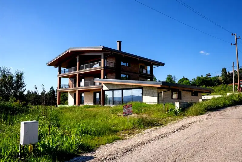 House in Gabrovo, Centyr