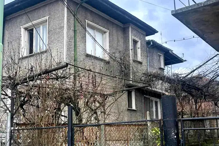 House in област София, Kostenec