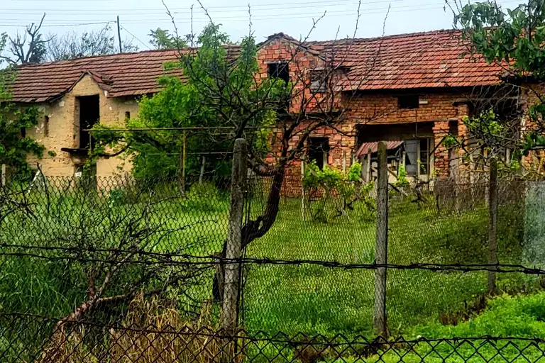 Къща в Плевен, с. Бръшляница