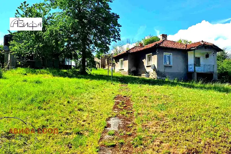 Къща с две жилища в с. Чеканчево с панорамна гледка